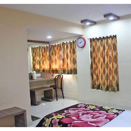 Neeranand Dalhousie- A Pure Vegetarian Hotel Kolkata Exterior photo